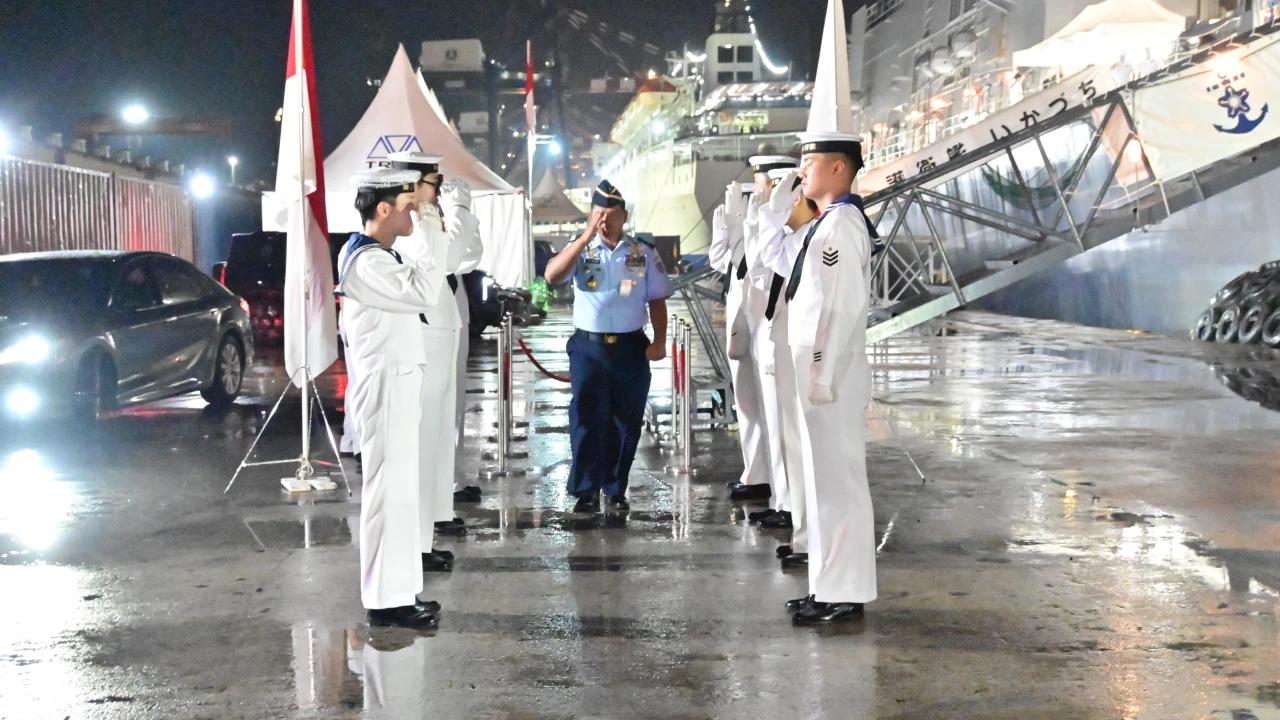 FOTO: Kaskoopsudnas Hadiri Resepsi Kapal Perang Jepang di Tanjung Priok