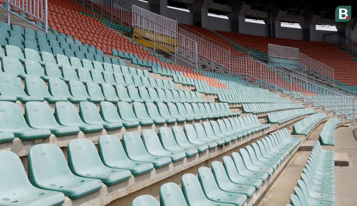 Suasana bangku di Stadion Pakansari, Bogor, Selasa (3/3/2020). Stadion tersebut merupakan salah satu kandidat veneu untuk piala dunia U-20 pada 2021. (Bola.com/M Iqbal Ichsan)