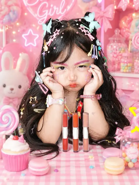 Makeup centil ala Naykilla jadi tren baru kecantikan yang ditiru banyak orang. Termasuk putri Siti Badriah, Xarena Zenata [@krisjianabah]