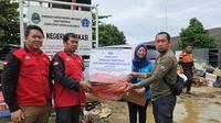 PT PLN Indonesia Power UBP Suralaya bersama Persatuan Pegawai (PP) Unit Kerja Suralaya menyalurkan bantuan kepada korban banjir di Kabupaten Bogor dan Kota Bekasi (Istimewa)