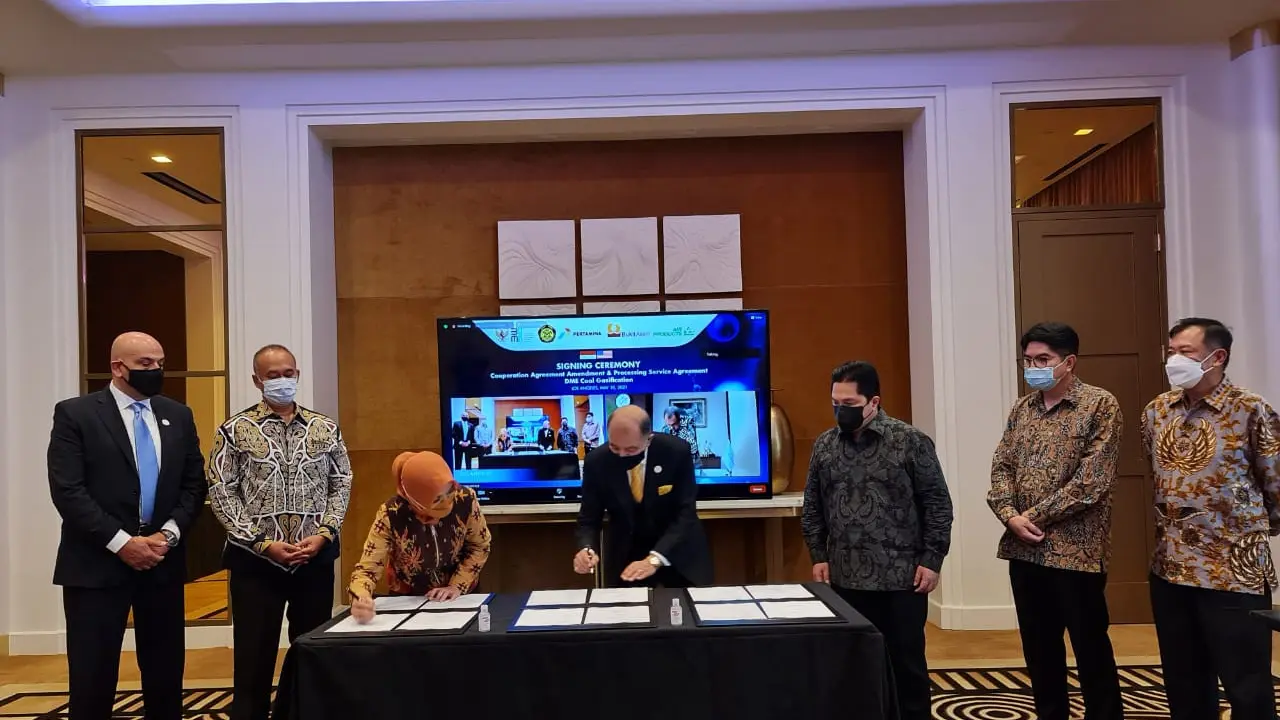 Pertamina menggelar seremoni penandatanganan amandemen kerja sama dalam proyek gasifikasi batu bara (DME Coal), Selasa (11/5)