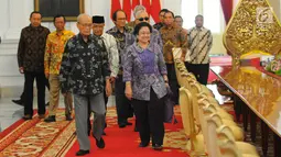 Para Dewan Pengarah Badan Pembinaan Ideologi Pancasila (BPIP) tiba untuk menemui Presiden Joko Widodo di Istana Merdeka, Jakarta, Kamis (9/5/2019). Dalam pertemuan tersebut hadir Ketua Dewan Pengarah BPIP yang juga mantan Presiden kelima Megawati Soekarnoputri. (Liputan6.com/Angga Yuniar)