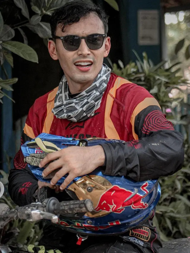 Penuh dengan Lumpur, Ini 7 Momen Rifky Alhabsyi Naik Motor Trail