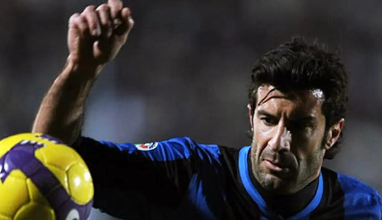 Inter Milan&#039;s midfielder Luis Figo during Italian Serie A match on December 20, 2008 at Siena&#039;s Artemio Franchi Stadium. Inter Milan defeated Siena 2-1. AFP PHOTO/FILIPPO MONTEFORTE