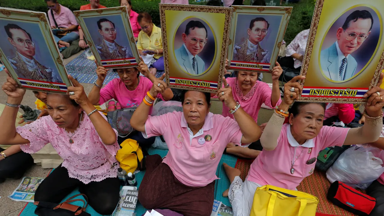 20161013- Raja Thailand Meninggal Warga Menangis Histeris-Reuters