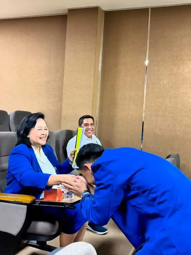 5 Potret Arhan Pratama Jalani Sidang Proposal Skripsi/Instagram @udinusofficial