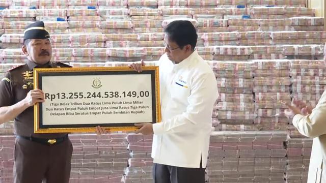 Prabowo Saksikan Tumpukan Uang Rp 13 T Hasil Sitaan Korupsi CPO Diserahkan ke Negara