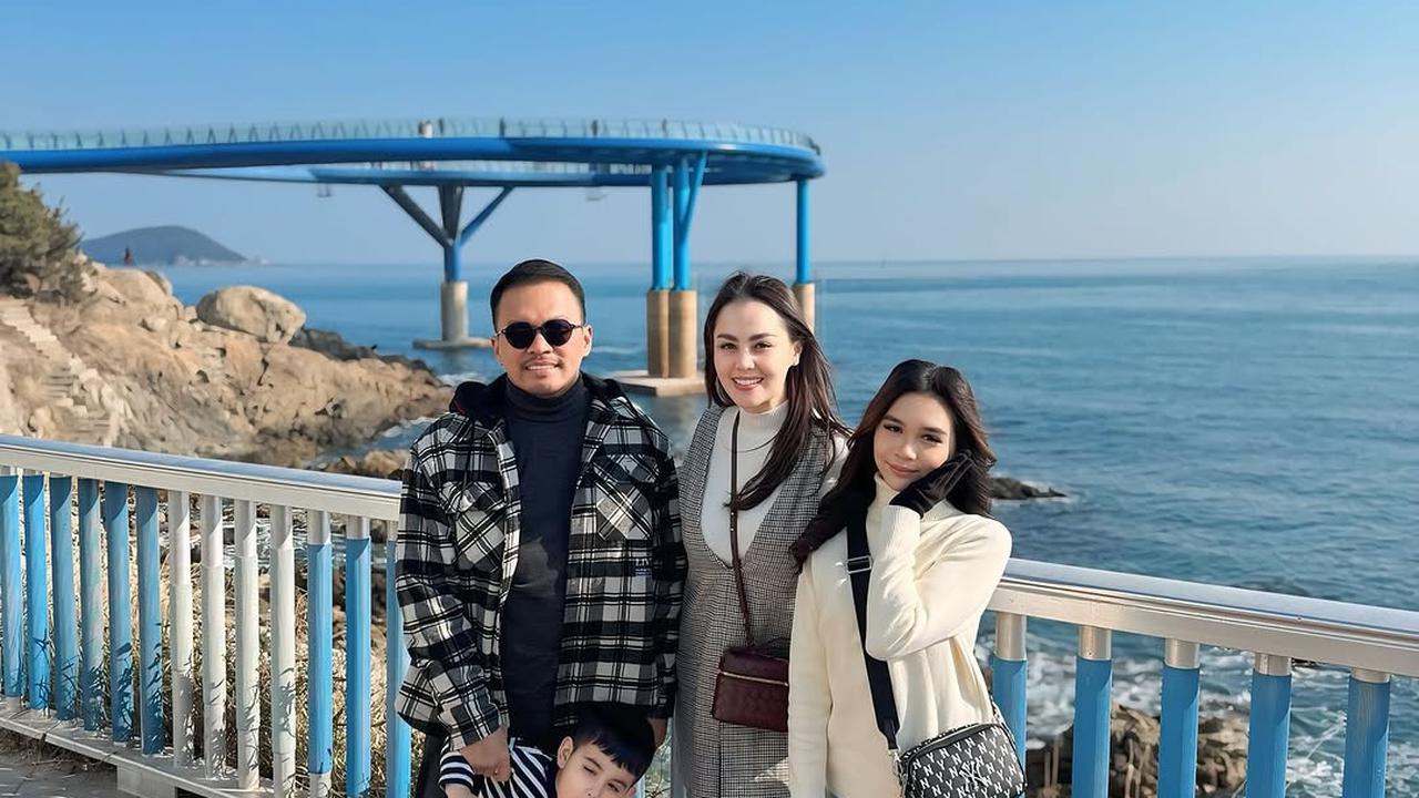 Potret Jennifer Dunn dan Faisal Haris Ajak Dua Anaknya Liburan di Korea