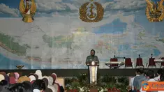 Citizen6, Jakarta: Segenap personel Mabes TNI baik militer maupun Pegawai Negeri Sipil (PNS), menghadiri peringatan Isra Mi’raj Nabi Muhammad SAW 1432 H/2011. Bertempat di GOR A Yani, Mabes TNI, Cilangkap, Jakarta, Rabu (6/7).(Badarudin Bakri)