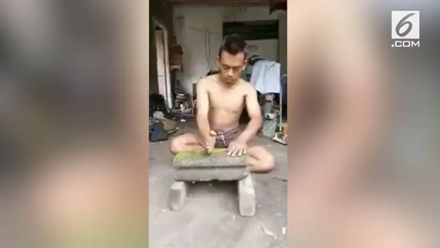 VIDEO: Viral, Pria Patahkan Batako dengan Tangan Kosong