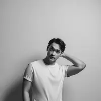 Seperti inilah salah satu potret Afgan bernuansa hitam putih di hari ulang tahun [Instagram/afgan__]