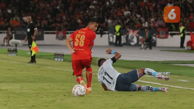 Foto: Aksi Mencuri Bola Ala Rayhan Hanan yang Berujung Gol untuk Persija