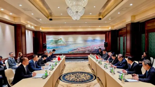 Menko Bidang Perekonomian Airlangga Hartarto bertemu dengan Menteri Perdagangan China Wang Wentao di Shanghai, China, Jumat, (17/7/2026). (Foto: ekon.go.id)