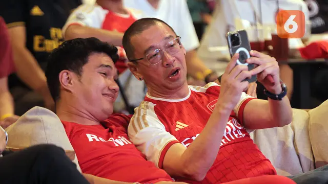 Foto: Arsenal Menang Lawan Wolves, Aldi Taher Akhirnya Pakai Baju Bergambar Coach Justin