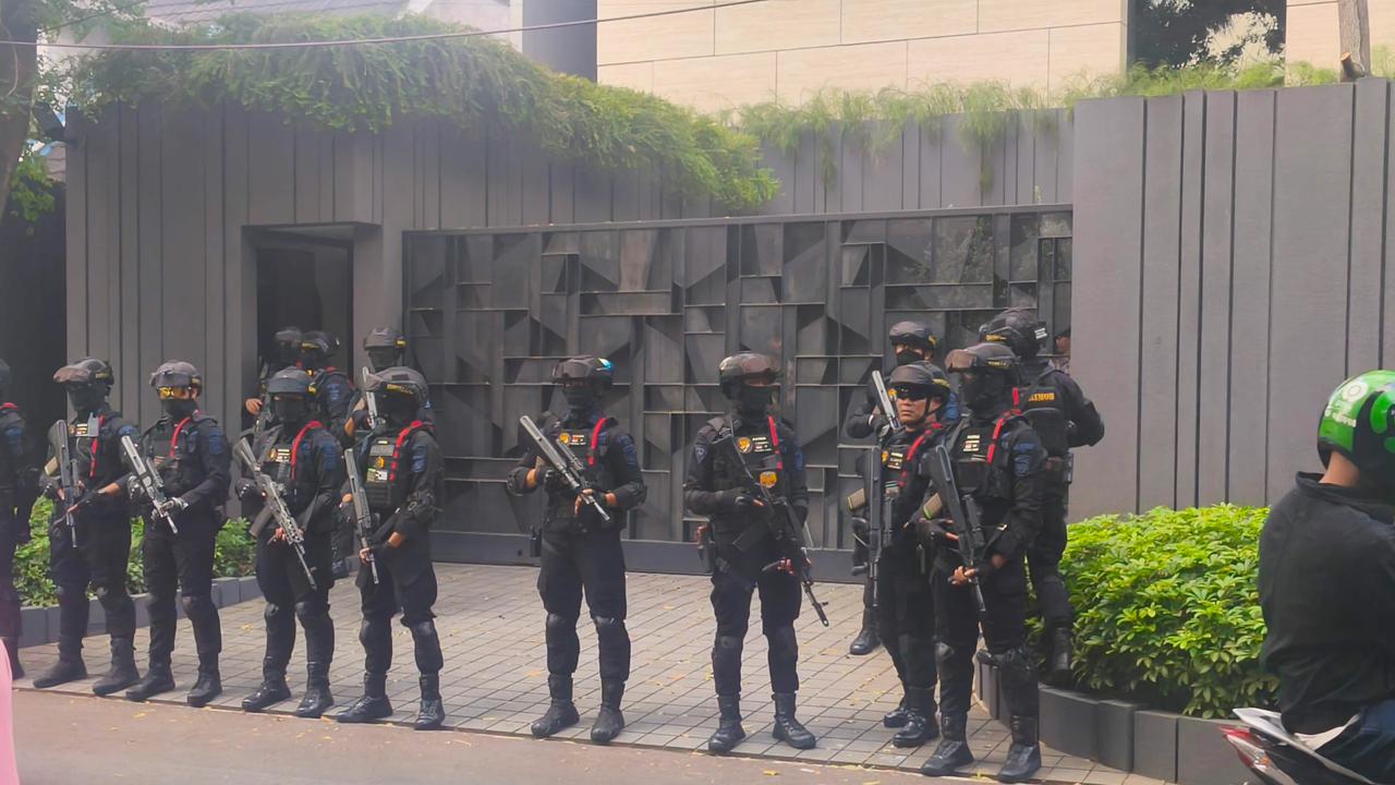 Rumah Silmy Karim Digeledah KPK, Brimob Bersenjata Lengkap Diterjunkan