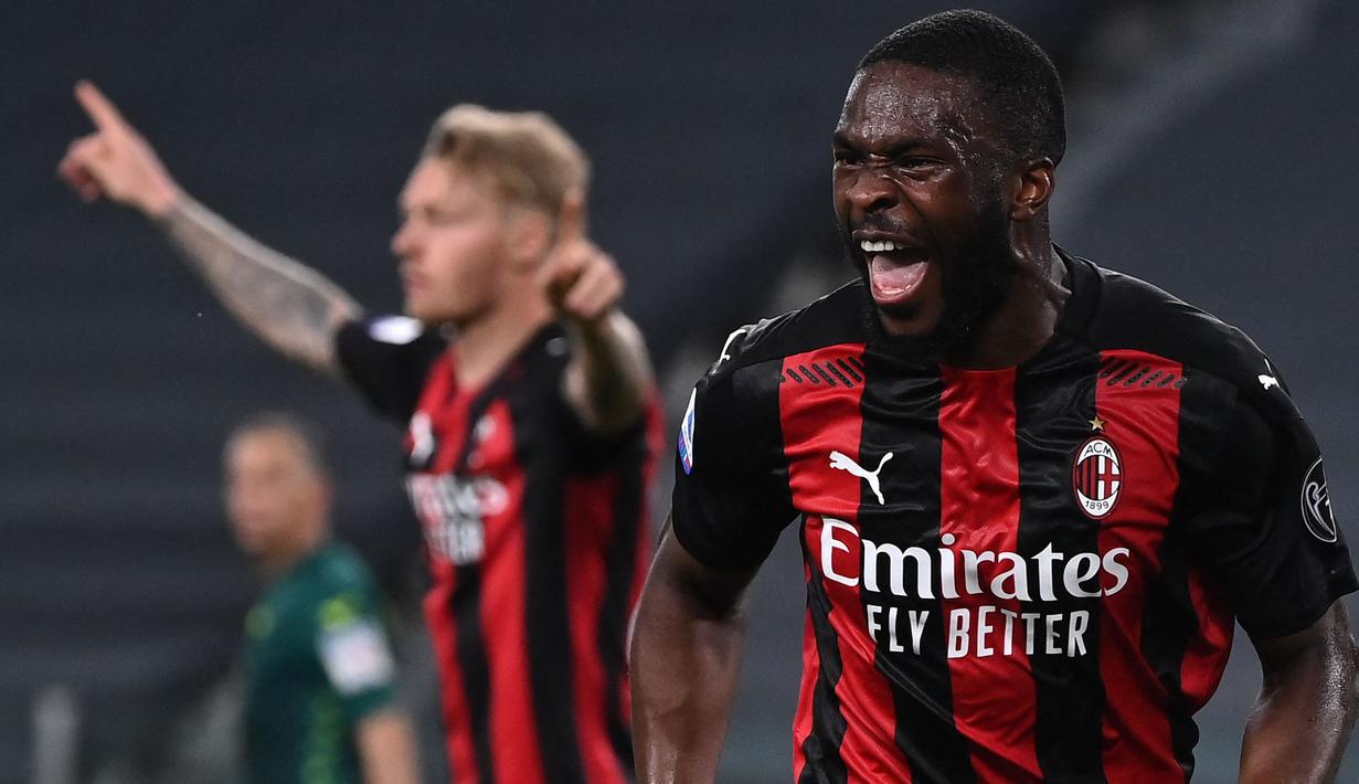 Fikayo Tomori resmi dipermanenkan oleh AC Milan pada musim panas ini. Tomori sebelumnya merupakan pemain pinjaman dari Chelsea pada bursa transfer Januari 2021 lalu. Rossoneri rela merogoh kocek sebesar 29,2 juta euro demi penampilan impresifnya. (Foto: AFP/Marco Bertorello)