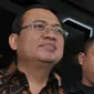 Mantan Wakil Ketua DPR 2009-2014 Priyo Budi Santoso usai diperiksa di gedung KPK, Jakarta, Rabu (10/5). Priyo diperiksa sebagai saksi kasus dugaan korupsi pengadaan Alquran di Kemenag Tahun Anggaran 2011-2012. (Liputan6.com/Helmi Afandi)