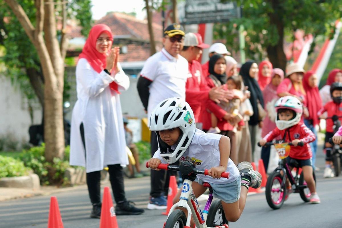 Bupati Ipuk Gelar Lomba-lomba Bareng Warga di CFD