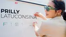 Nama Prilly Latuconsina juga tersemat di badan yacht-nya. "Kapanpun mau mancing dan freediving tinggal gaaass!" tuturnya. (Foto: Instagram/ prillylatuconsina96)
