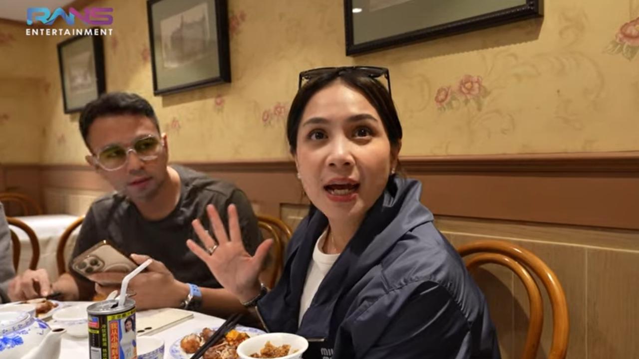 5 Potret Nagita Slavina Senyum Lebar Jajal Kuliner di Shanghai, Bandingkan dengan di Guangzhou