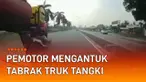 Seorang pemotor mengantuk di tengah jalan mengundang perhatian