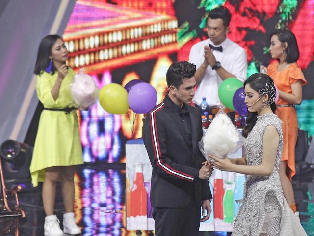 Lagu Soundtrack Siapa Takut Jatuh Cinta Ini Bikin Penonton Baper Showbiz Liputan6 Com