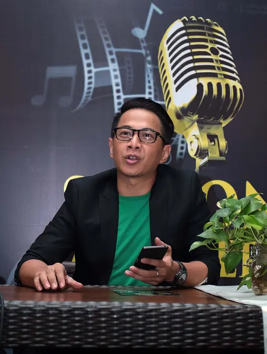 Tiga buah lagu akan dibawakan Delon pada konser nanti. Diantaranya tembang yang dipopulerkan Ari Lasso, Mengejar Matahari dan Ku Cinta Kau Apa Adanya (Aku Mau), dari Once. (Deki Prayoga/Bintang.com)