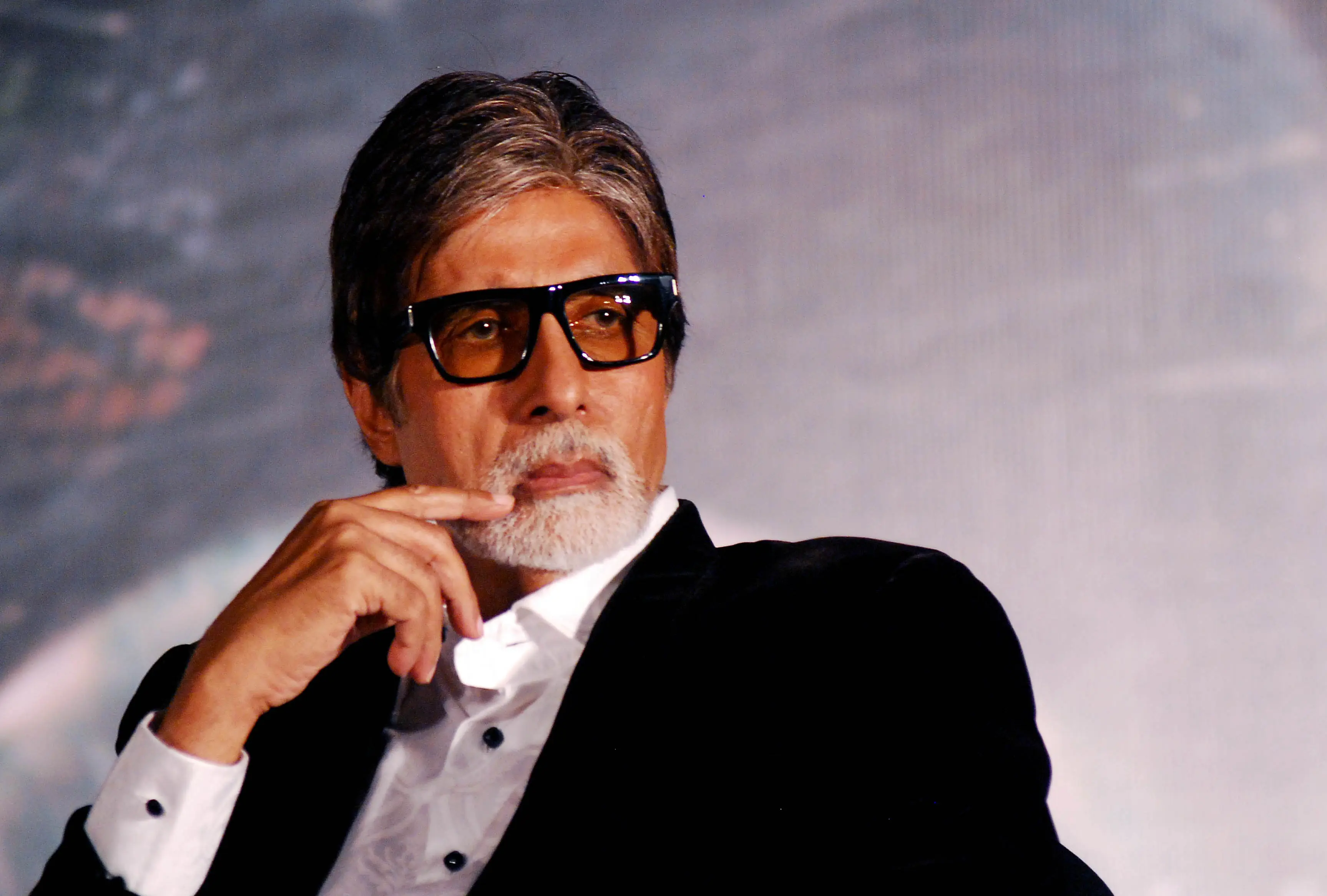 Amitabh Bachchan (gdnonline.com)