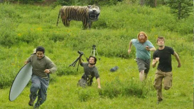 Meme patung macan nyengir. (Facebook Wibi Juniadi)