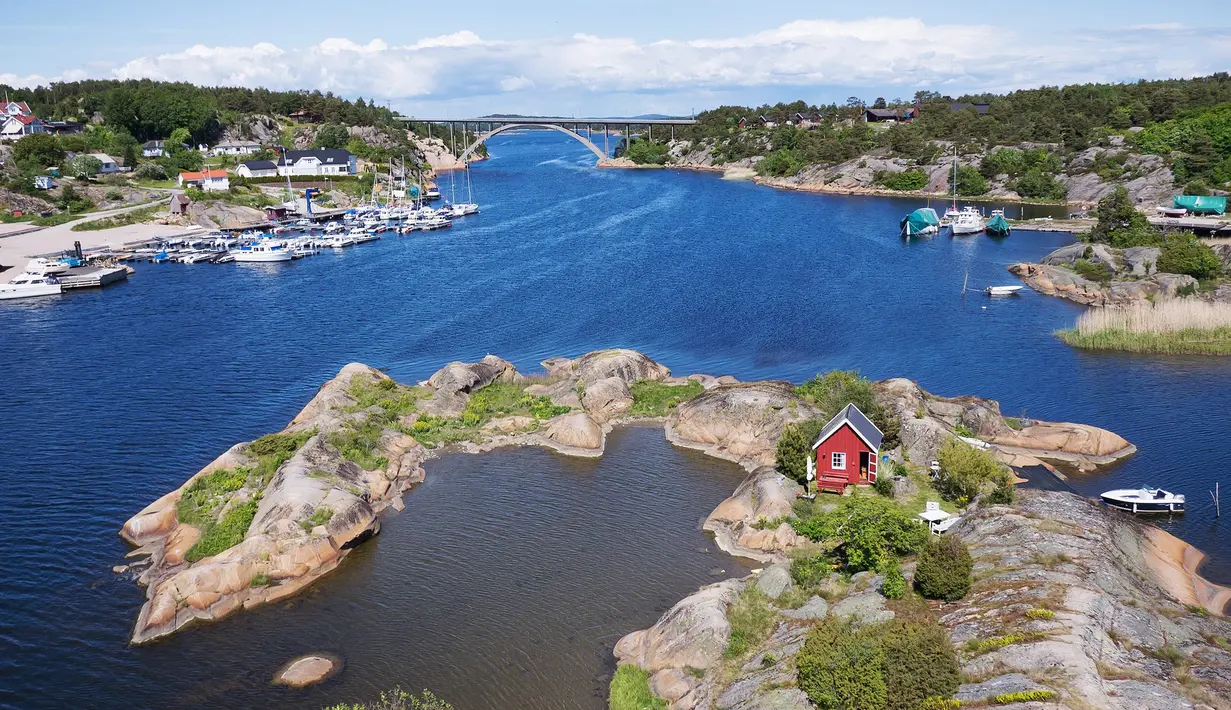 Private Island di Norwegia tawarkan pengalaman berlibur di satu pulau bersama orang tersayang. Pengalaman lengkap, mulai dari pulau, rumah, hingga kapal, bisa dinikmati di sini.