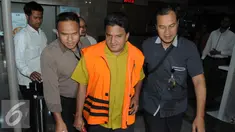 Direktur PT. E.K Prima Ekspor Indonesia, Ras Rajamohanan Nair keluar dari Gedung KPK, Jakarta, Selasa (22/11). Ras ditahan usai terkena OTT menyuap Handang Soekarno sebesar USD 148.500. (Liputan6.com/Helmi Afandi)