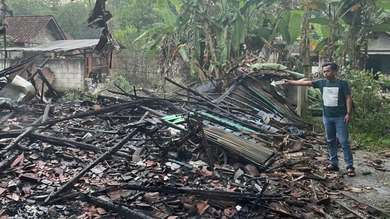 Kebakaran Rumah Blora: Uang Tunai Rp65 Juta dan Motor Ludes Dilalap Api