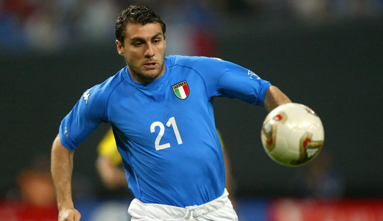 <p>4. Christian Vieri - Mantan pemain Inter Milan ini adalah salah satu striker paling berbahaya di era nya. Pria kelahiran Bologna ini pernah mengisi barisan depan Juventus musim 1996-1997. (AFP/Damien Meyer)</p>