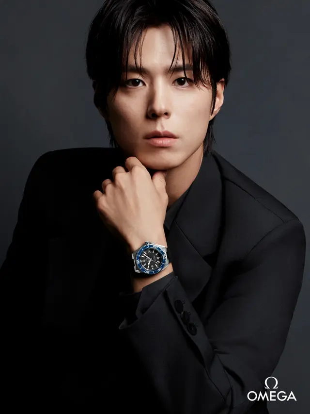 Park Bo-gum Resmi Jadi Brand Ambassador OMEGA, Pancarkan Maskulinitas Elegan Lewat Jam Tangan Rp153 Juta