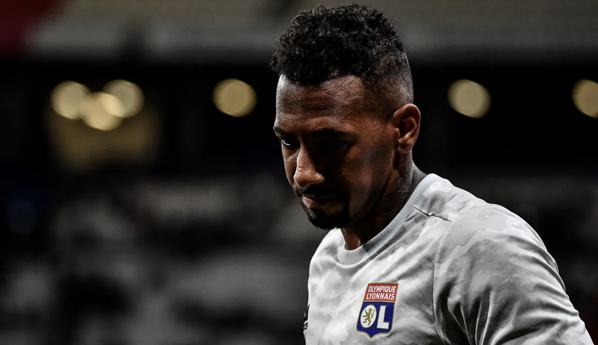 Jerome Boateng divonis bersalah usai melakukan kekerasan pada mantan kekasihnya, Sherin Senler. Ia juga pernah dituduh melakukan kekerasan pada eks kekasih lainnya yakni Kasia Lenhardt, yang telah meninggal dunia. Boateng dijatuhi hukuman denda sebesar 1,8 juta euro. (AFP/Jeff Pachoud)