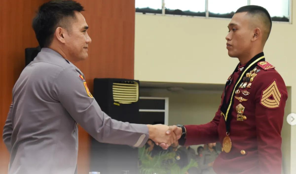 Namun Irfan tidak semena-mena mendompleng nama beken sang ayah. Pemuda kelahiran Jakarta 14 Juni 2001 itu punya prestasi gemilang semasa menempuh pendidikan di Akademi Kepolisian. Tak ayal, Irfan meraih predikat lulusan terbaik Angkatan ke-54 Batalyon Pro