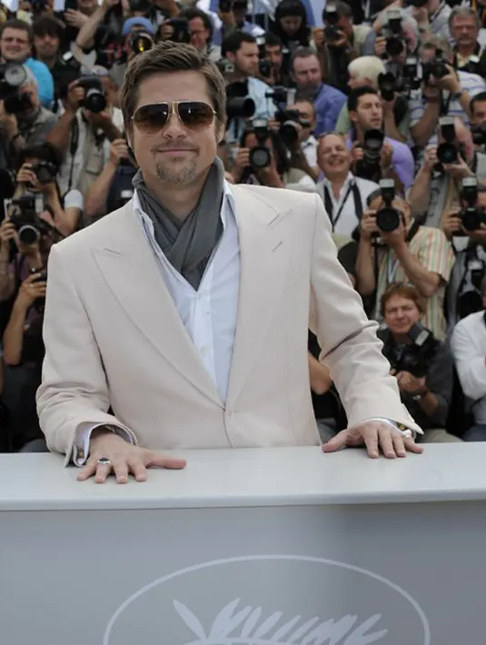 Terkait masalah cerai dan hak asuh anak, Pitt nampaknya menyimpan rasa sakit di hatinya. Hal ini pun berpengaruh terhadap kondisi kesehatannya, baik pada bagian tubuh, wajah, maupun kulitnya. (AFP/Bintang.com)