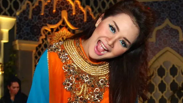 Artis-artis Cantik tapi Gokil