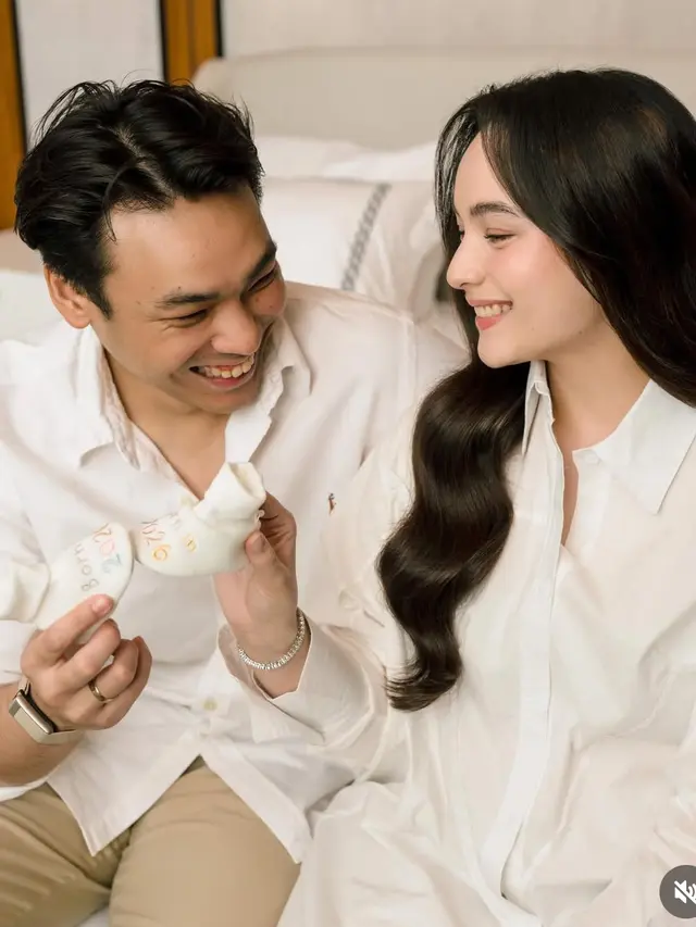 Maternity Shoot Chelsea Islan Hamil Anak Pertama kompak dengan suami. [@chelseaislan]