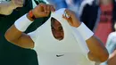 Petenis Spanyol, Rafael Nadal, saat berhadapan dengan Thomaz Bellucci dari Brazil dalam turnamen tenis Wimbledon di London, Inggris. (30/6/2015). (REUTERS/Stefan Wermuth).