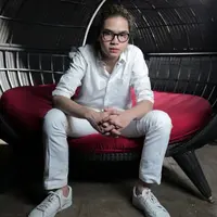 Usia Dul kini baru menginjak 17 tahun, namun ia sudah berencana untuk menikah muda, yakni tepatnya di usia 23 tahun. Mendengar kabar tersebut, Maia pun tampak mendukungnya dengn memberikan beberapa alasan. (Instagram/duljaelani)