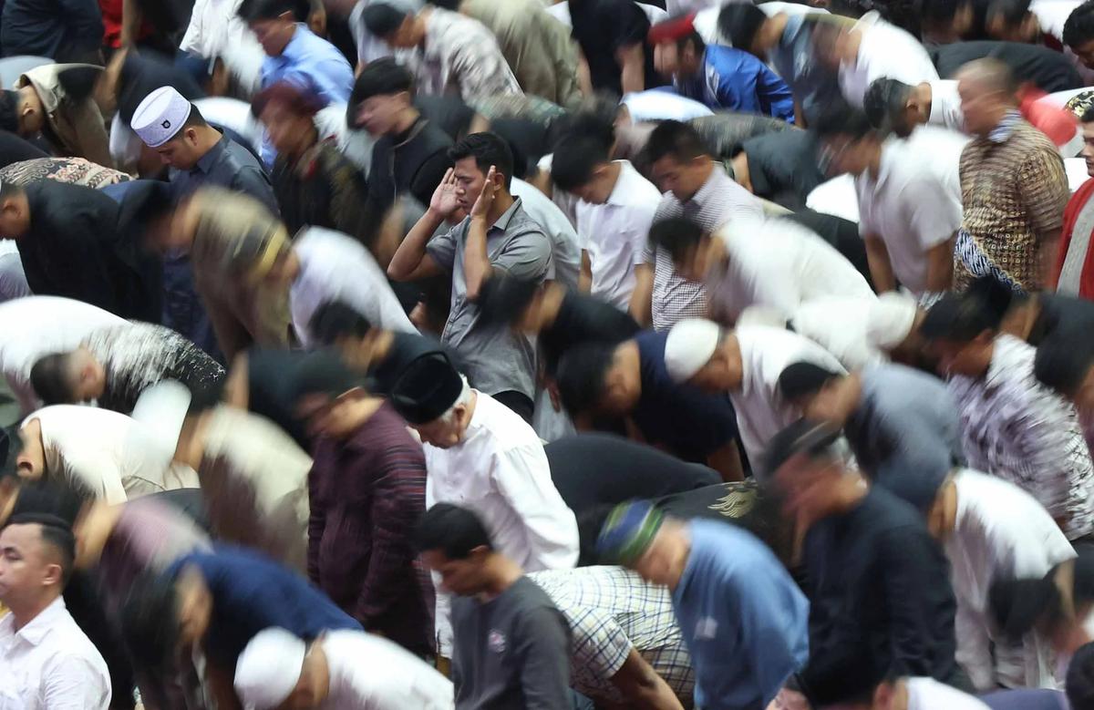 FOTO: Ribuan Jemaah Padati Masjid Istiqlal pada Tarawih Perdana Ramadan 1447 H