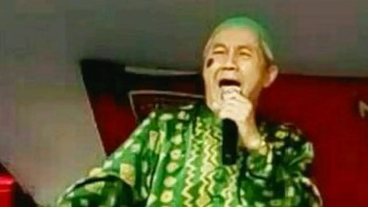 Komedian Nur Tompel