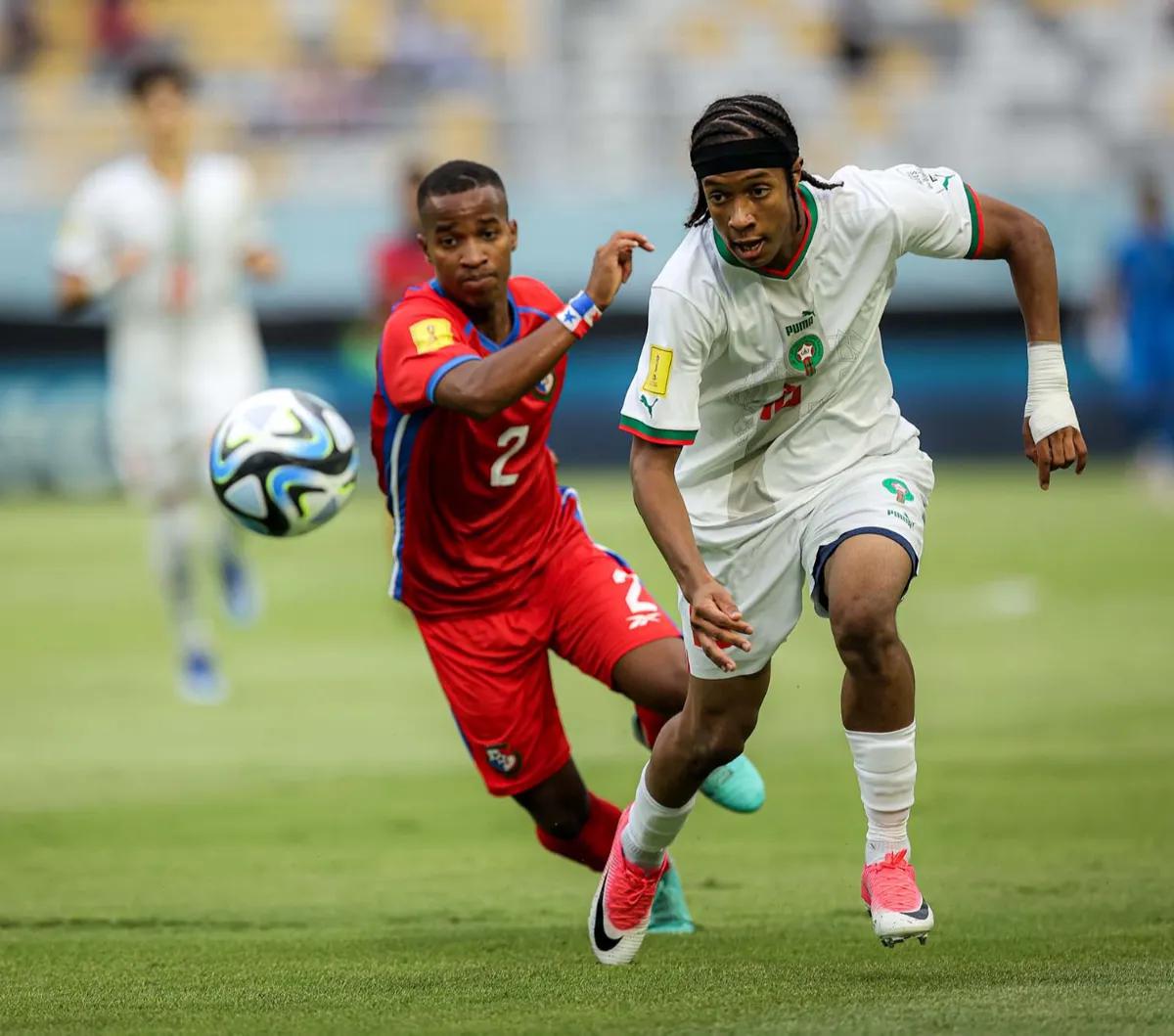 Timnas Maroko U-17 sukses mengalahkan Panama U-17 di matchday 1 Grup A Piala Dunia U-17 2023 di Stadion Gelora Bung Tomo, Surabaya, Jumat (10/11/2023) sore WIB. Panama secara umum mendominasi penguasaan bola, tetapi Maroko bisa menang berkat lini serang 