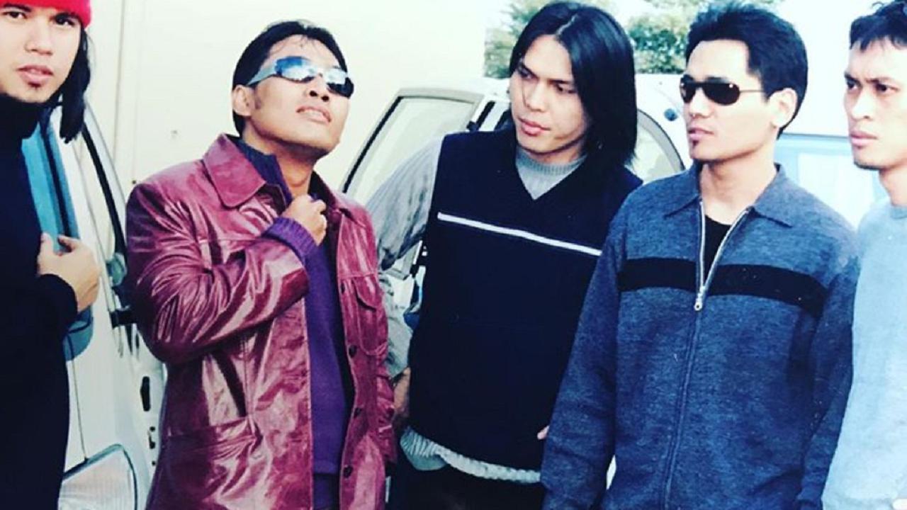 Erwin Prasetya bersama Dewa 19