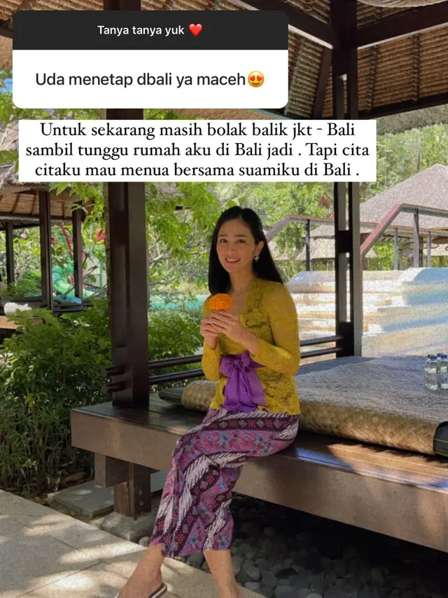 6 Pesona Bunga Zainal Saat Liburan di Bali, Penampilannya Bikin Pangling