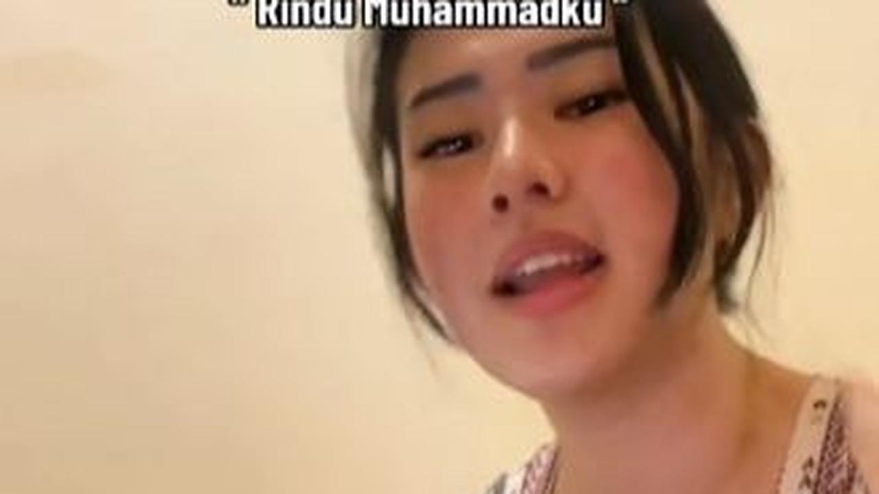 Dalam salah satu video miliknya, Mendy bahkan tak segan untuk menyanyikan lagu tersebut dengan antusias.&nbsp;