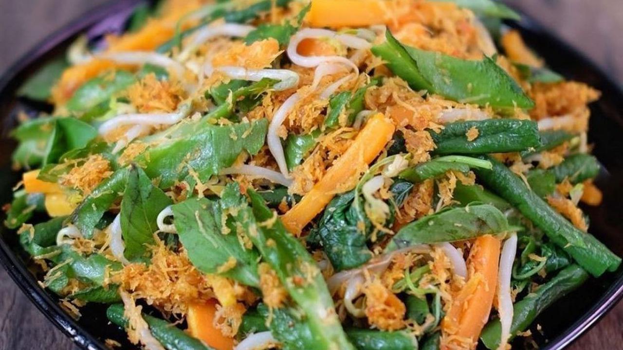 4. Urap: Sayuran dengan Kelapa Parut
