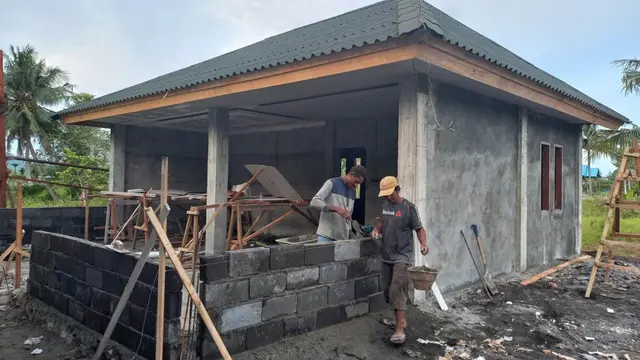 PLN membangun rumah mengaji dan marbot Ar-Razaq di Kampung Selayar, Kota Jayapura, Papua.