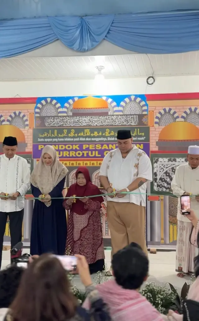 Berharap jadi ladang pahala, 8 potret Ivan Gunawan resmikan Pondok Pesantren Tahfidz di Depok